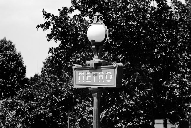 Metro sign by Pank Seelen